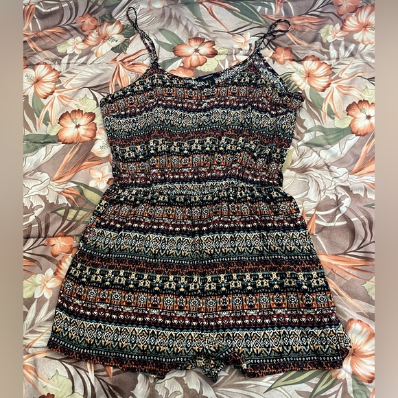Forever 21 Pants - Forever 21 Women’s Romper With Adjustable Straps & Pockets Size Large